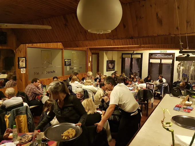 La Tablita Restó - Ambiente cálido para comer carne y especialidades de la casa